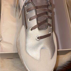 Y-3 Women's Silver and Cream Sneakers